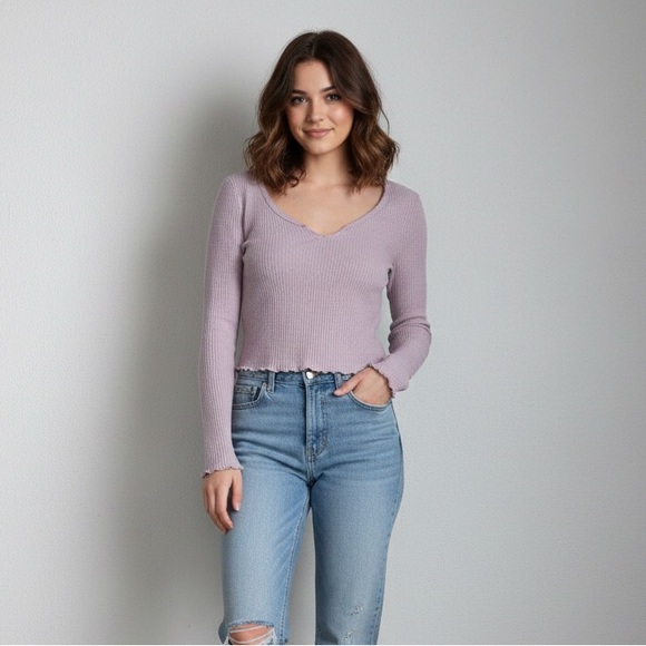 Forever 21 Tops - Forever 21 Ribbed Purple Crop Top with Scalloped Neckline